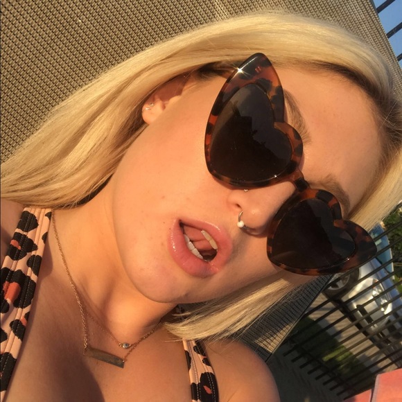 Yves Saint Laurent Sunglasses - Picture 2 of 4